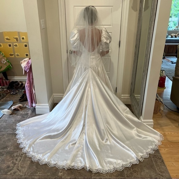 80S Lace Beaded Puff & Long Sleeved Winter White Wedding Gown Long Train & Veil - Picture 14 of 17